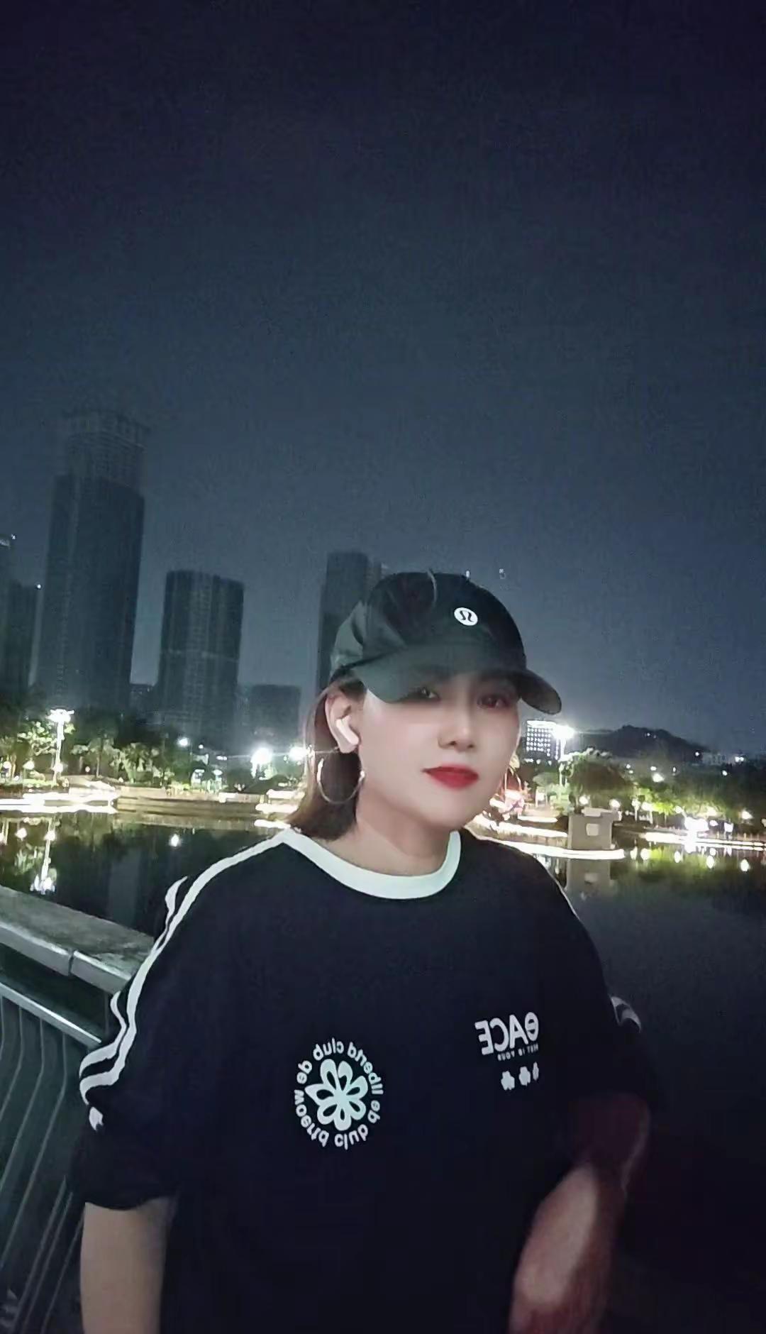 来吧，跑吧或许这就是人生应该有的状态曾经的曾经只是曾经 深圳梅姐穿搭分享
