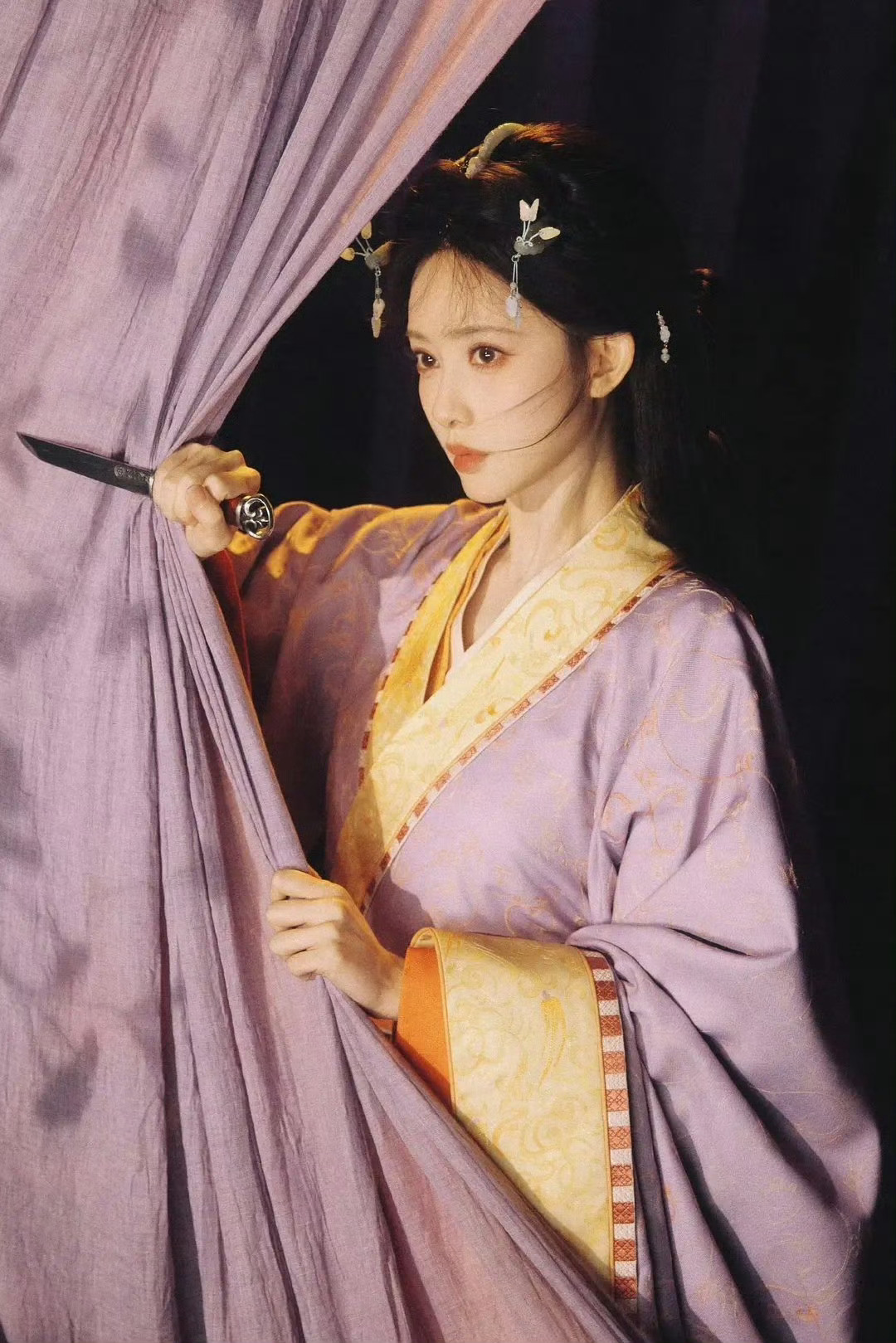 类似的妆造我感觉孟子义更适合这种啊 