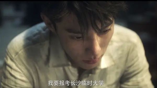 王鹤棣在《战火中的青春》里这个镜头真的好帅[羞嗒嗒]，真是每个时代都有他独特的好
