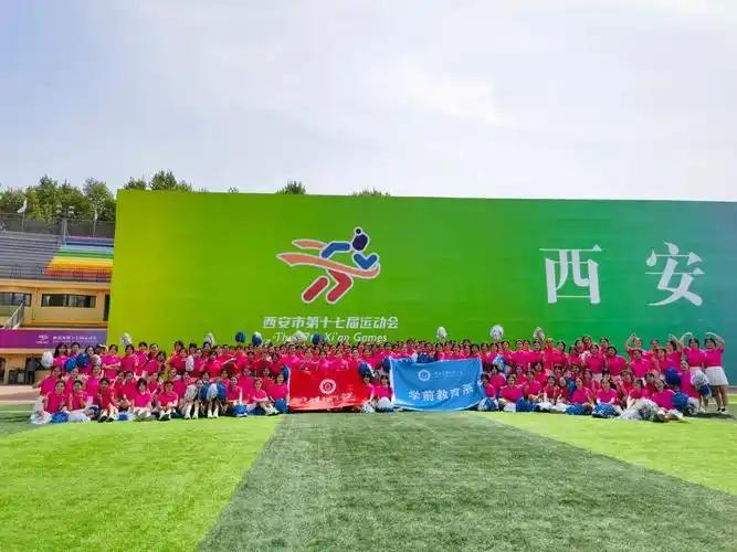 厉害呀！陕西一名中学生参加校运会跳高比赛，竟然跳出了2米的成绩。这个数字放在普通