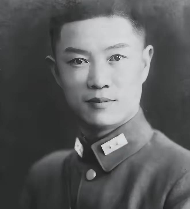 1949年，国军中将柏辉章弃暗投明，在遵义通电起义，2年后，他的5弟却举报他：“