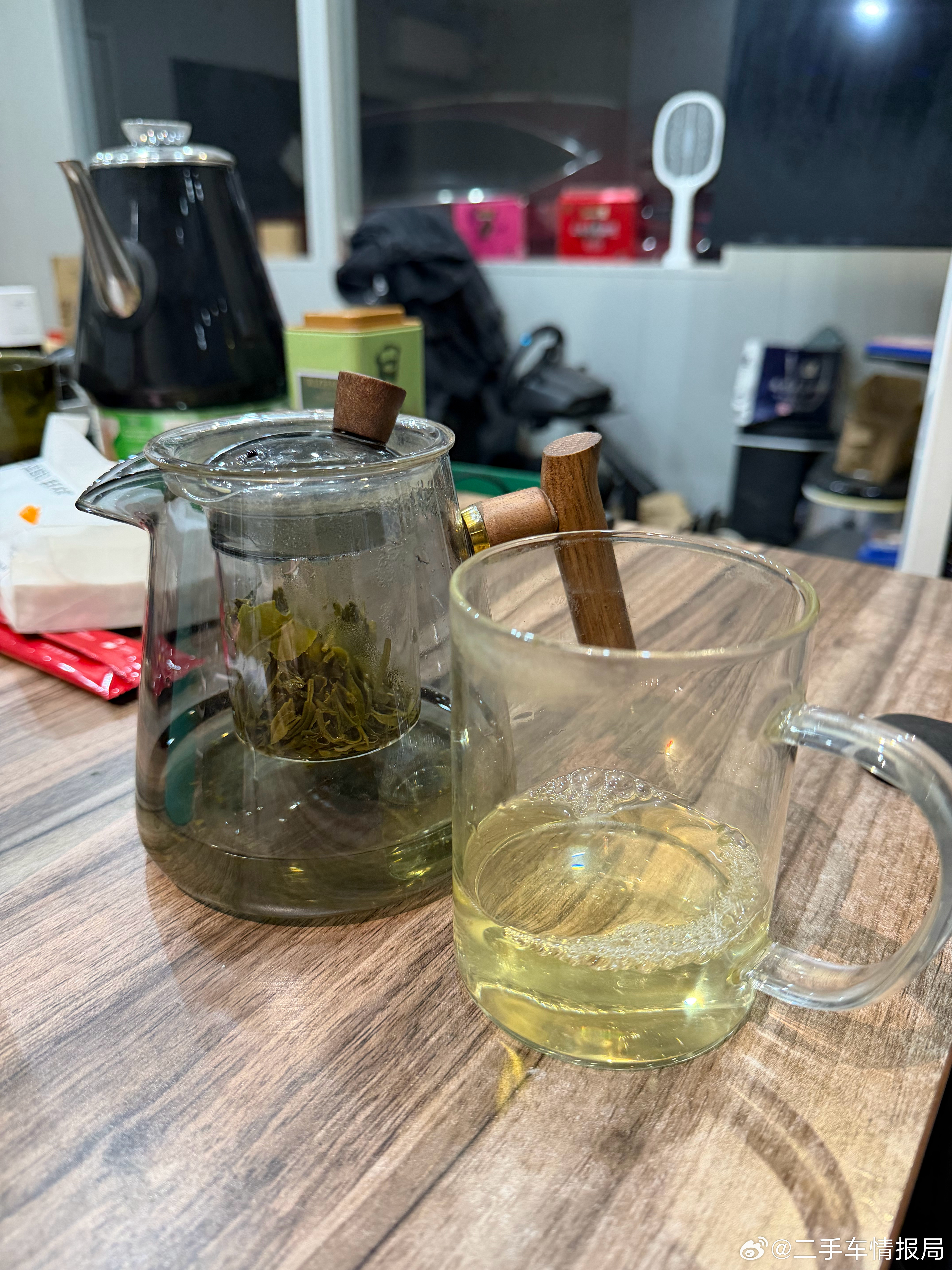 昨天帮同行铁子一个小忙，要给我寄茶叶我说不要结果我今天此刻已经泡上喝了…果然成为