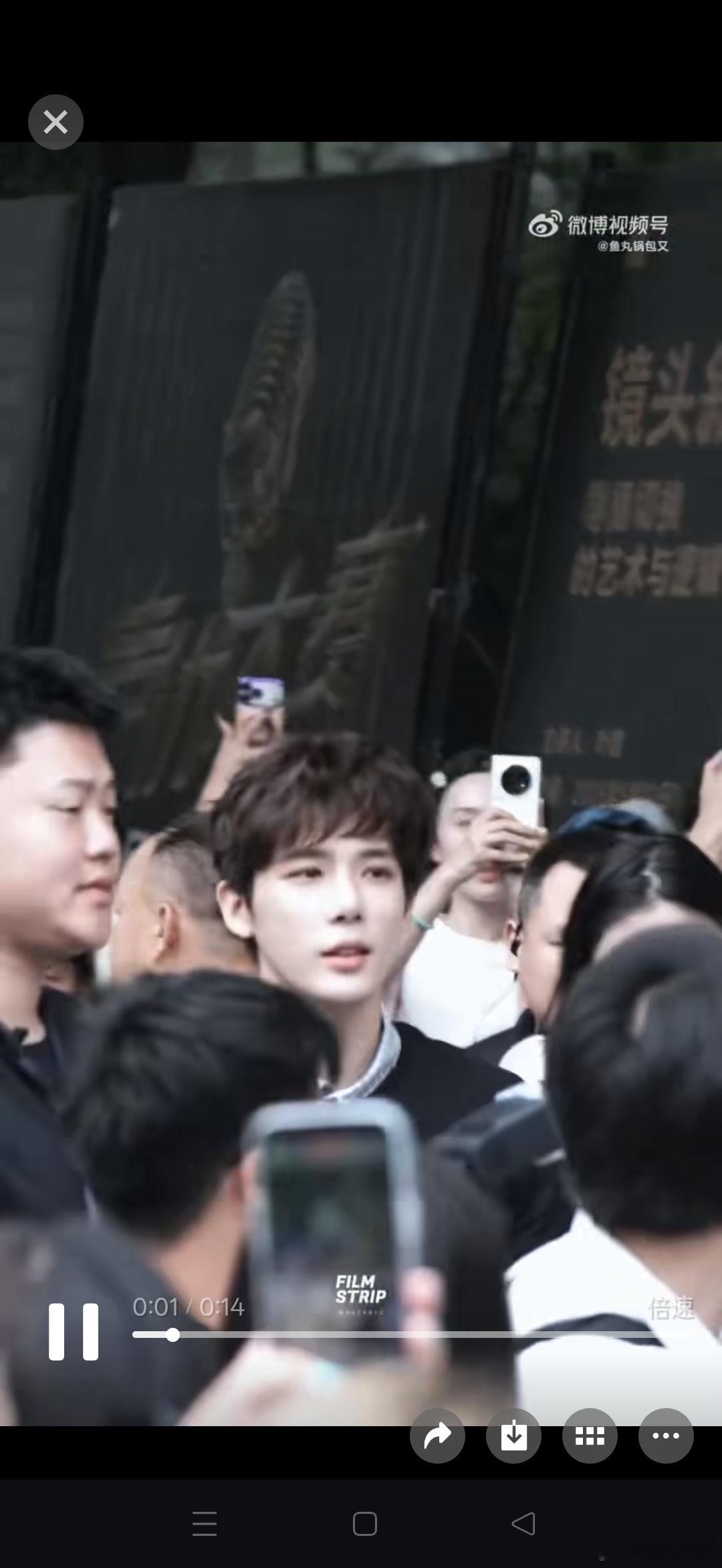 疑似王安宇自己找的路演观众 别装了王哥，一看就是你自己想唱！观众只是给你个台阶下
