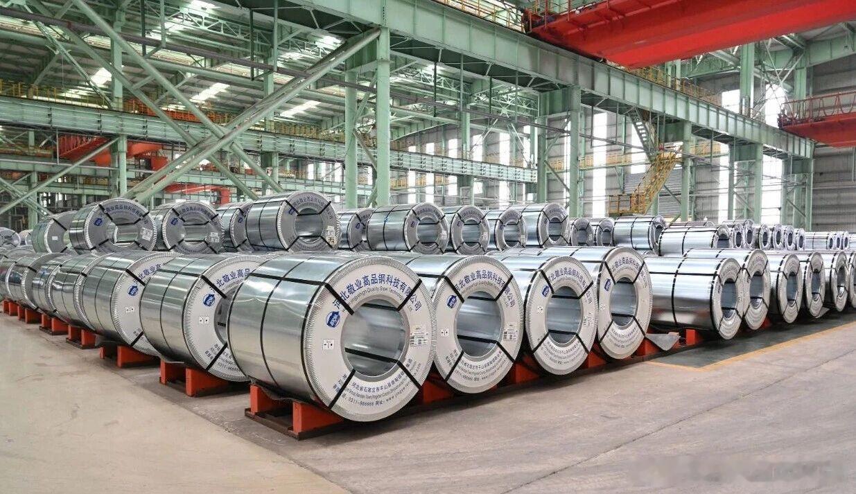 近日，敬业高品钢科技公司成功量产极限厚度2.5mm规格DX51D+Z牌号镀锌板，