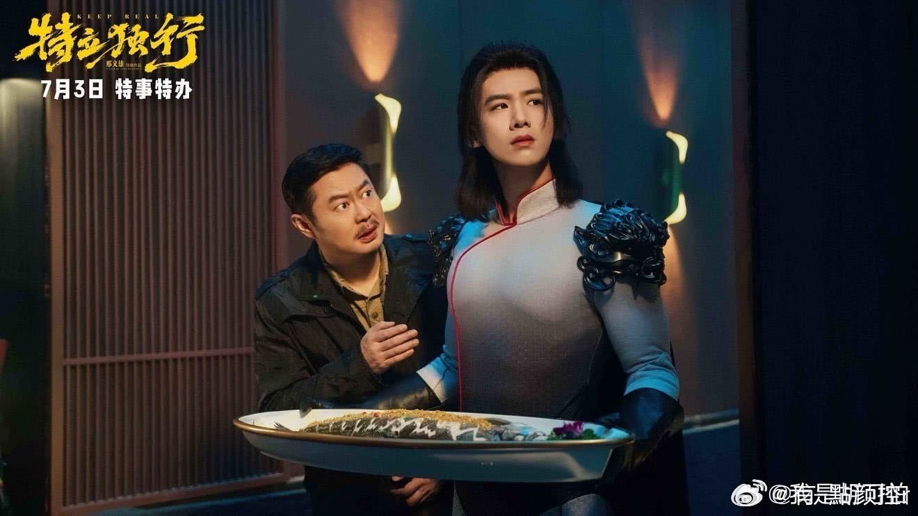 白敬亭进莱茵县像小燕子进皇宫白敬亭在莱茵县的状态代入感超强！孤身来到陌生县城手足