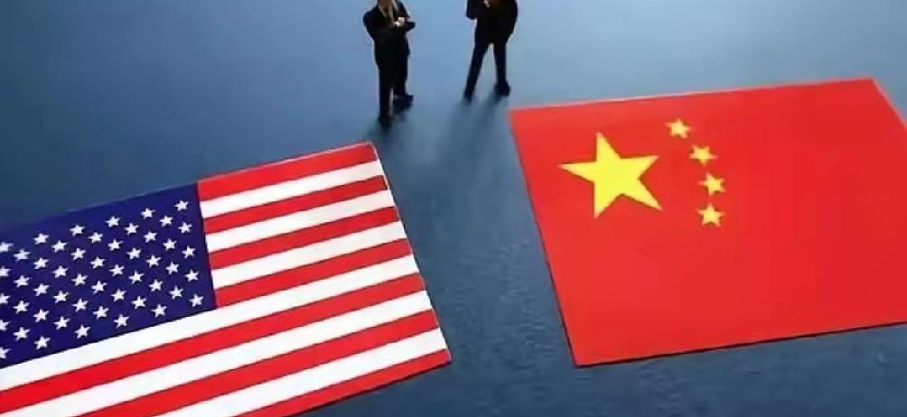 眼下，全世界都在看中美谁先撑不住。现在是中国有货卖不出，急着赚钱，美国是有钱买不