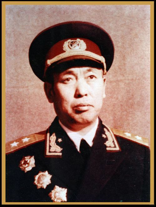 原成都军区顾问：谭冠三将军
