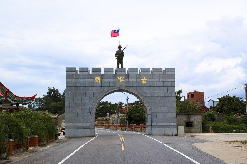 国台办已经宣布推动金门、马祖通水、通电、通气、通桥，增进民众福祉。金门副县长李文