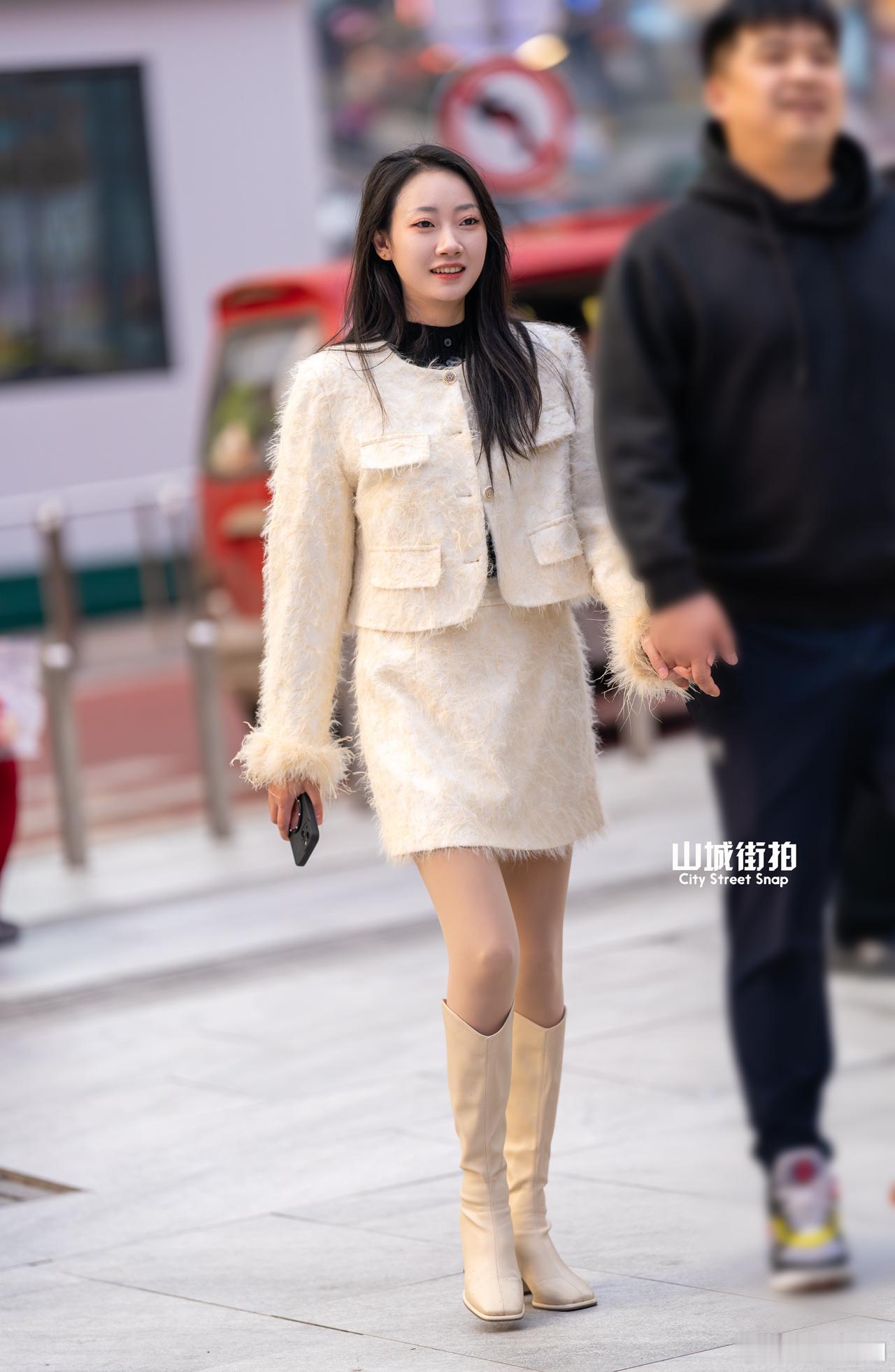 小姐姐好像苗苗~ 