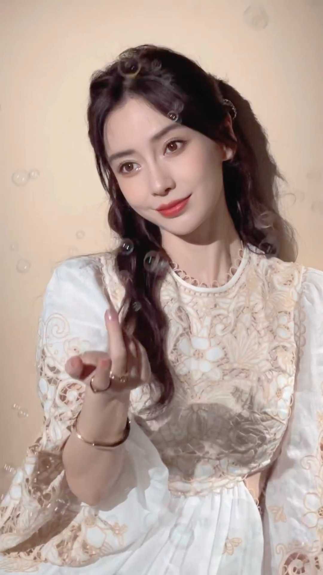 angelababy angelababy 与你相遇，是时光赠予我最珍贵的礼物，