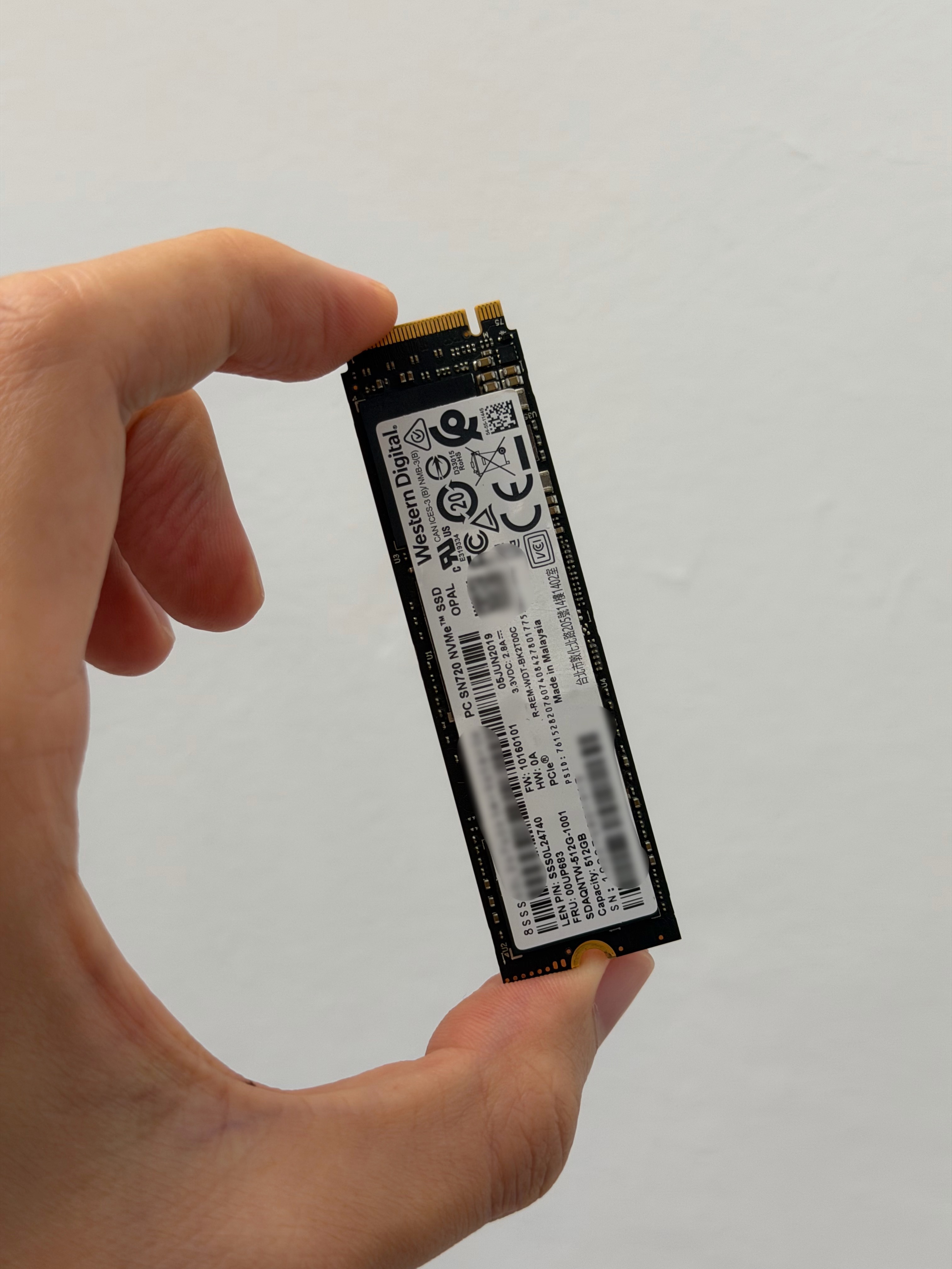 点赞里抽[礼物]最近折腾NAS和工作流程不需要那么多移动硬盘了逐渐都抽给兄弟姐妹