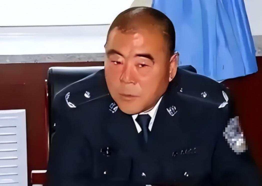 2014年12月，呼格吉勒图案刚翻案两天，冯志明就在会议室被带走。他当时还吼着问
