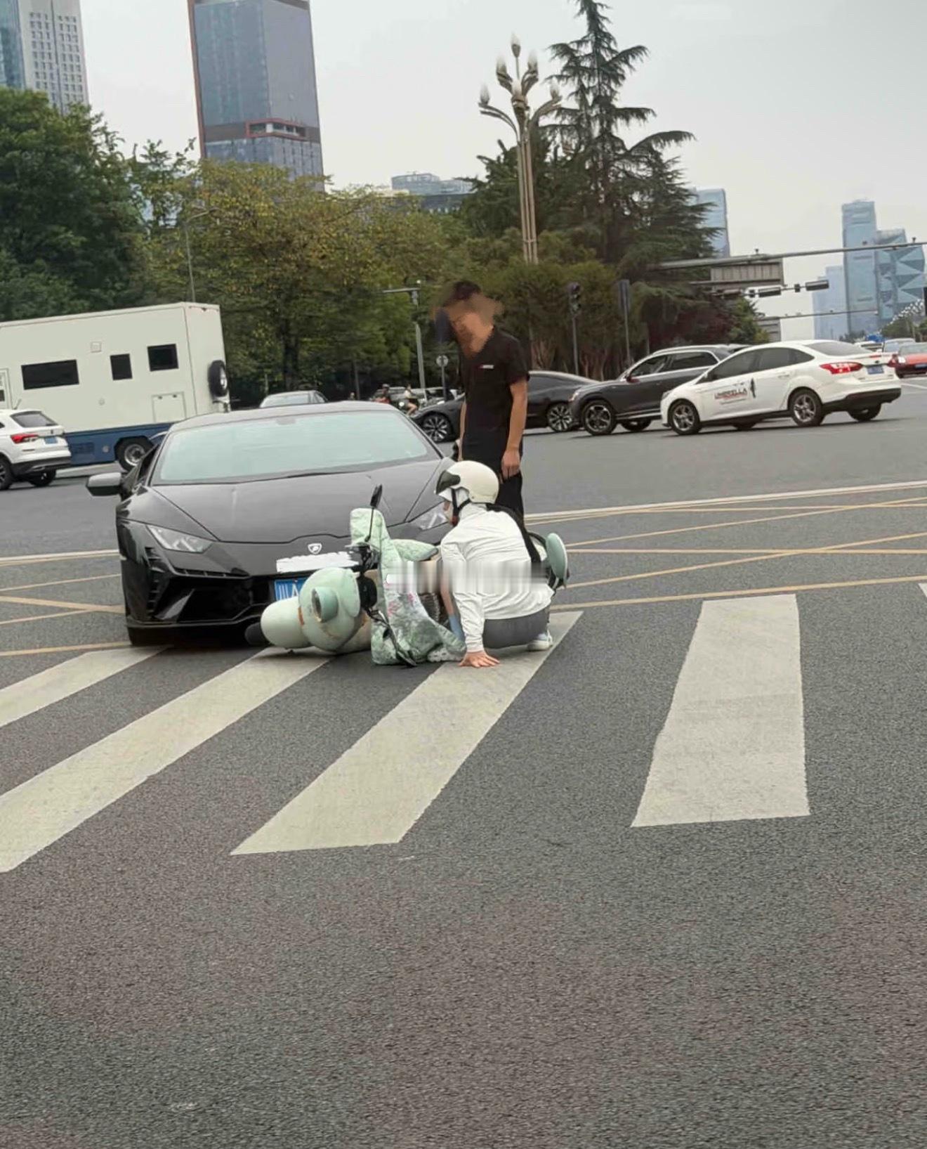 重生之我在天府大道被兰博基尼创飞 