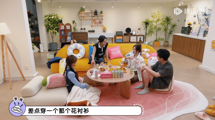 原来李佳航让李晟尴尬的求婚长这样 李佳航的求婚创意满满却也尴尬满满呀，靠富婆派对