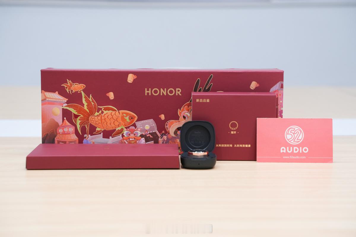 感谢#荣耀# 的新年礼盒~新的一年期待有更多创新产品~[舞狮]祝大家新年快乐，万