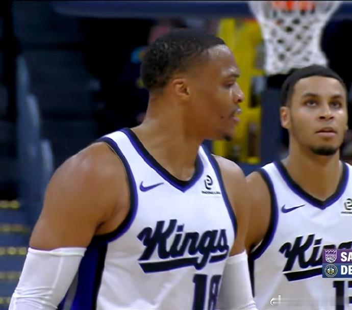 威少连续命中关键球！顶住了掘金的反扑！ 最终国王128比123拿下掘金，结束8连