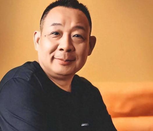 宣布涨租那天，于东来没还价。房东以为他至少会拖、会求情，但什么都没有。胖东来的通