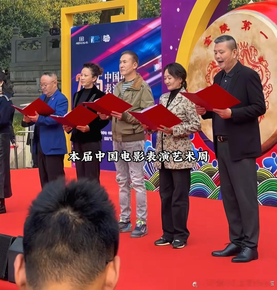 中间肖荣生，现在有时候还演一些影视剧，最右张晓林，早已淡出二三十年，多年无戏可演