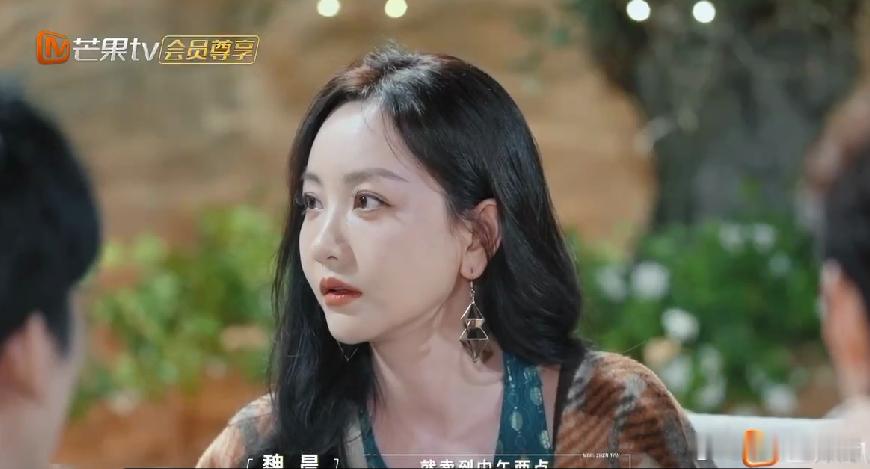 魏晨白天牛肉面晚上羊肉串  魏晨私下是个吃货吧，牛肉面、羊肉串轮着来，这生活太惬