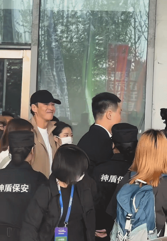 炸了，50岁何润东估计做梦都没想到
张凌赫《逐玉》开播，他能凭借“西楚霸王”隔空