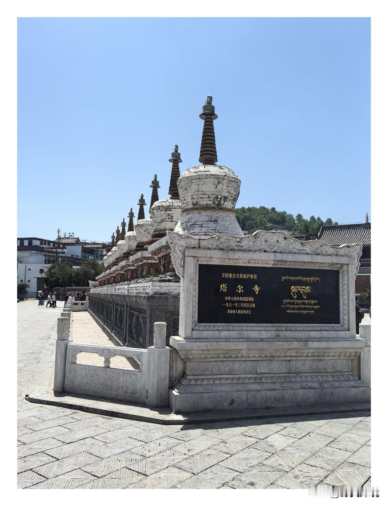 青海塔尔寺掠影

塔尔寺坐落于青海省西宁市湟中区鲁沙尔镇金塔路56号。

塔尔寺