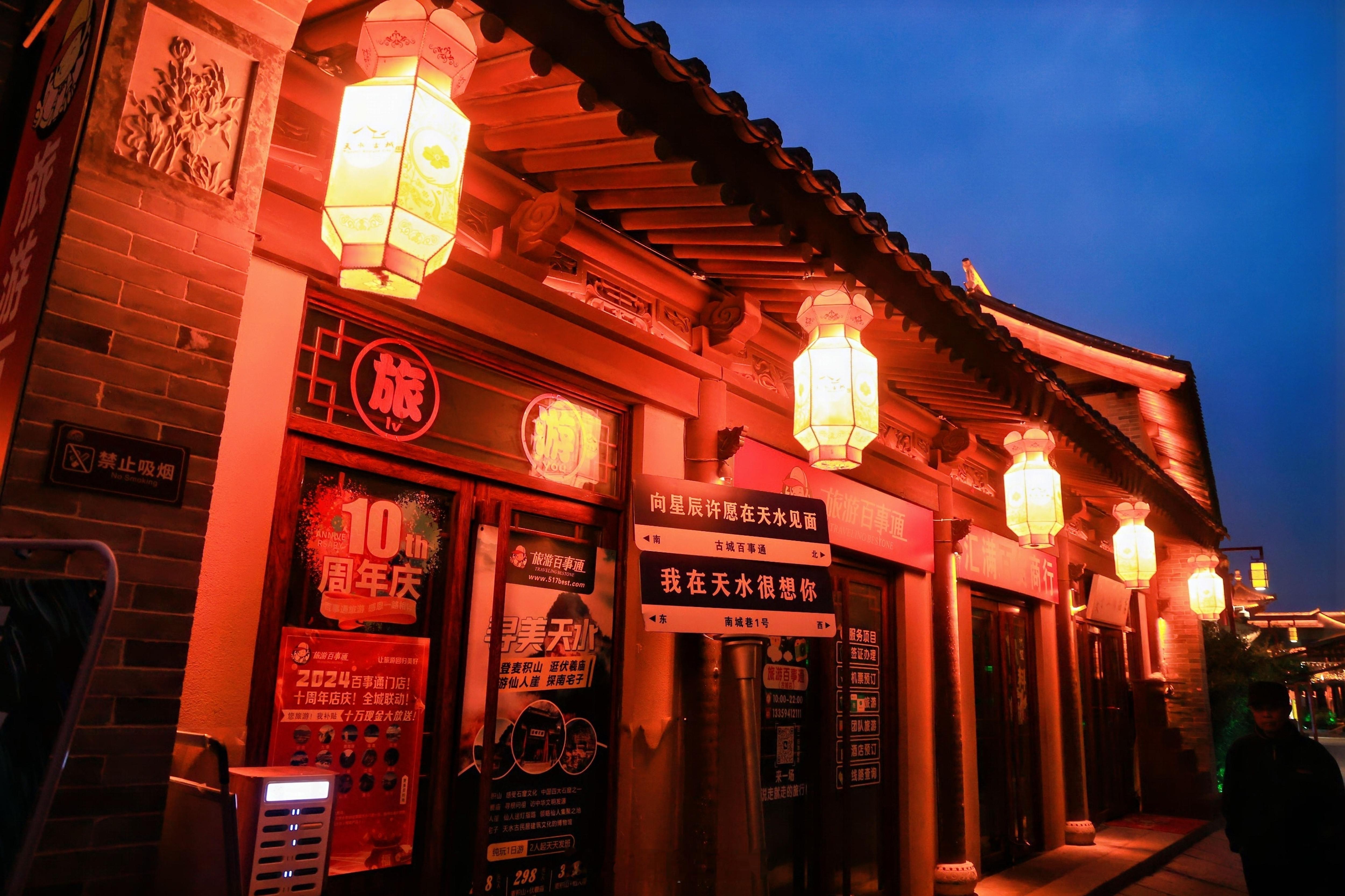 🍂🍁【天水银杏大道，秋夜的浪漫诗篇】🍃✨当夜幕低垂，天水银杏大道悄然换上了