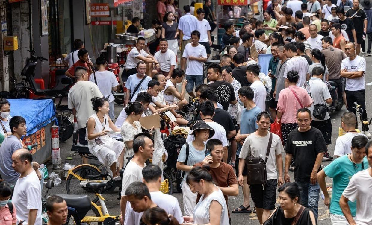 第一财经：多省公布2025年人口数据，广东、海南、湖北等地实现净流入。广东年末常