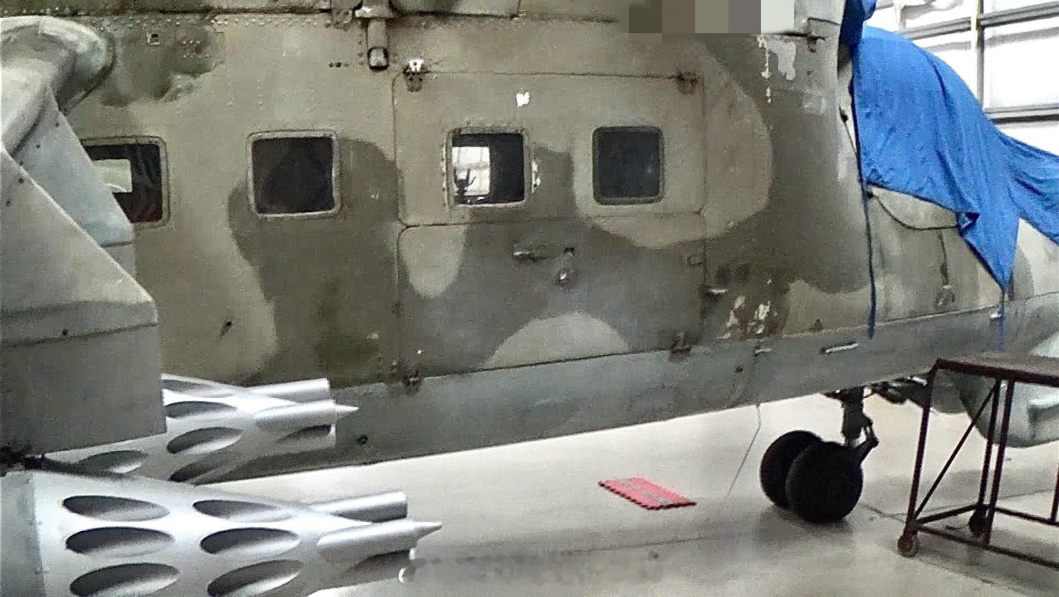 被人翻出十几年前的小视频，这下真是字面意义的爷青回了，截几帧给你们看看嗯，驾驶舱