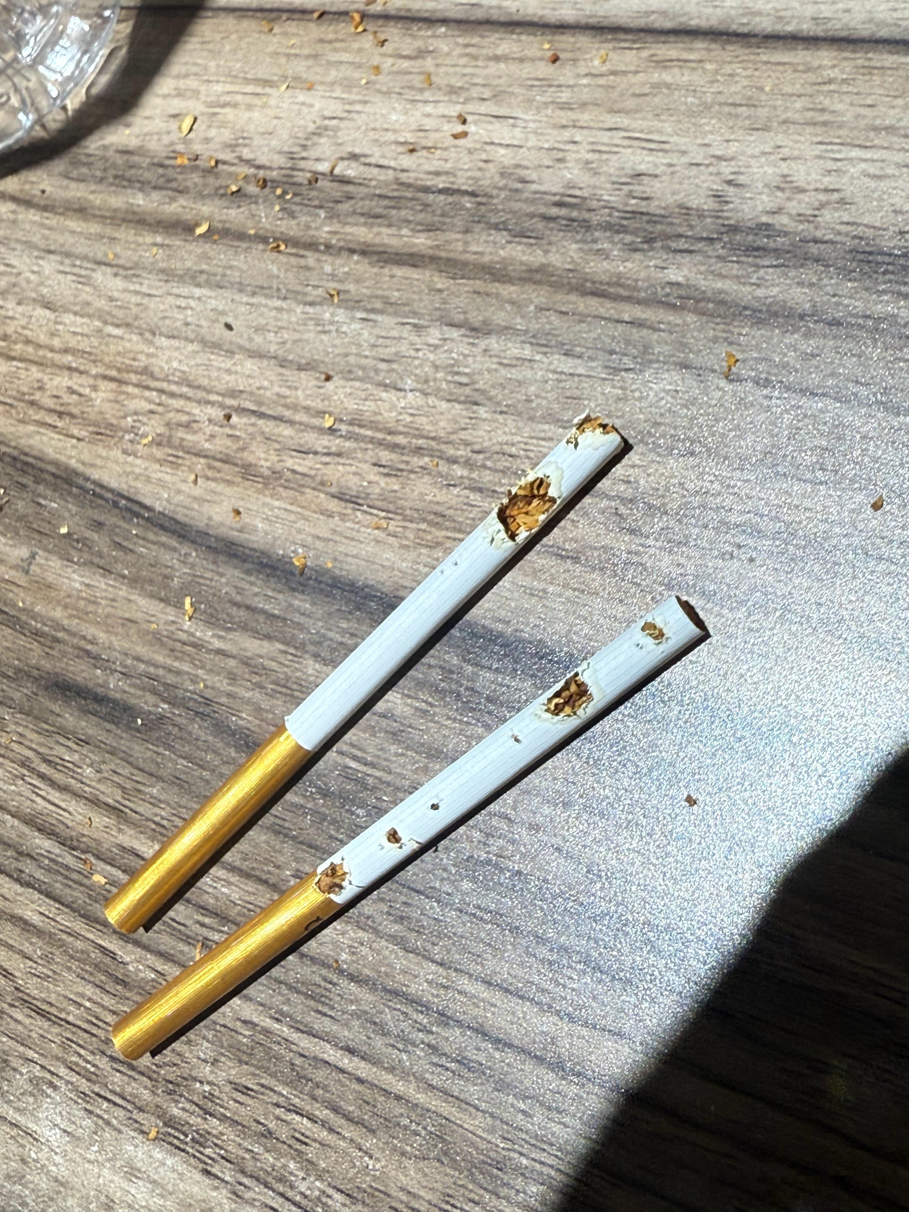 见多识广的大哥们，昨天别人给我发的我没抽，今天来变成这样了…这是什么咬的，有刺客