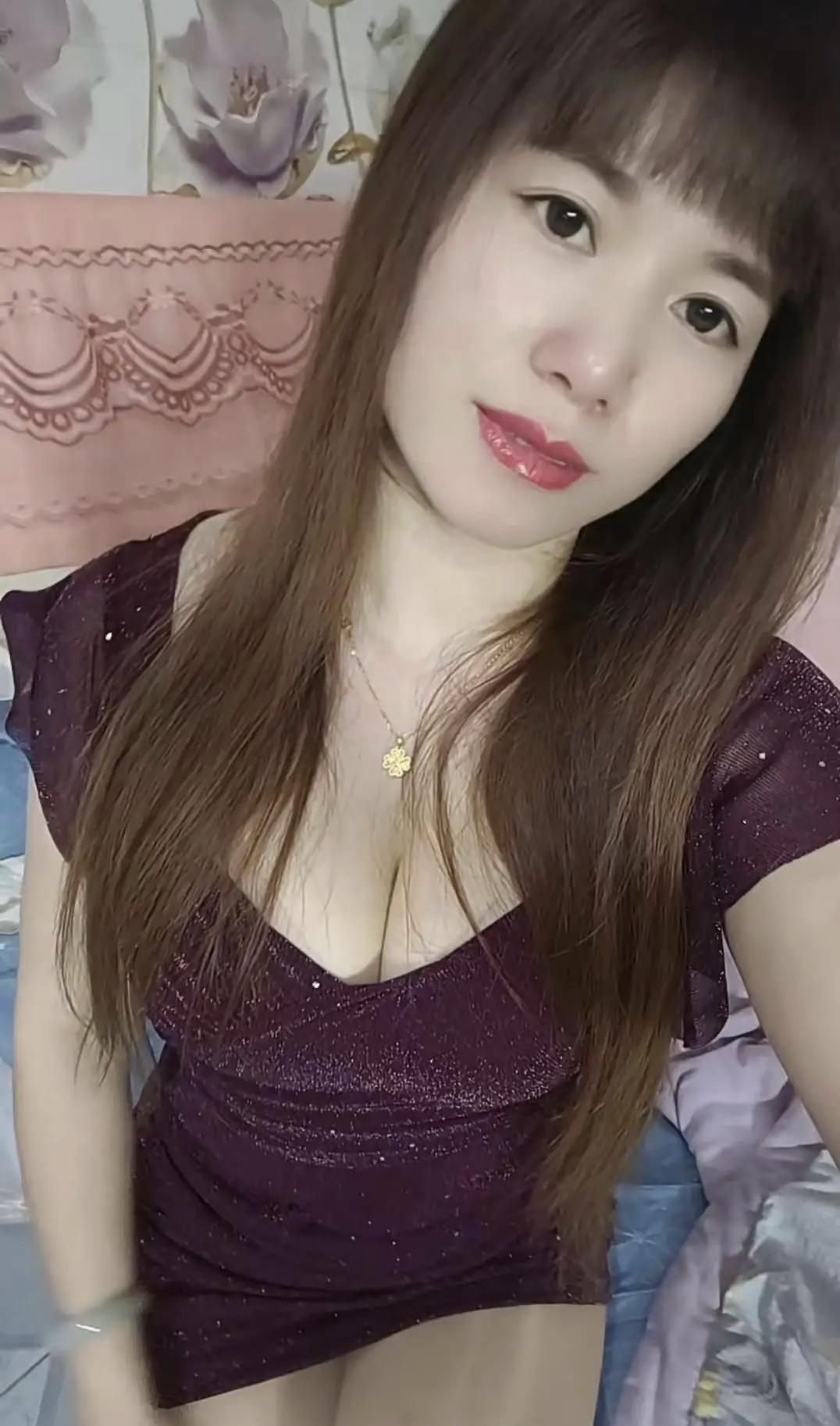 搞婚外情就是自掘坟墓！
一男子瞒着老婆在外乱搞，趁着老婆回娘家小住，竟肆无忌惮把