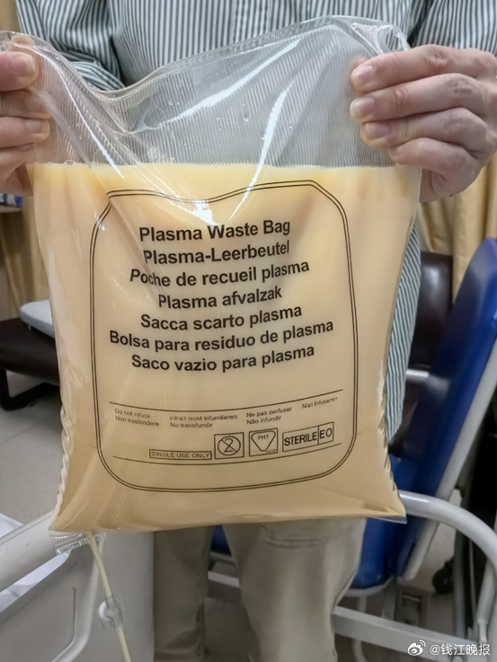 【#男子1晚吃两顿体内滤出7斤油#】当晚，40岁的程先生与单位同事们聚餐，期间吃