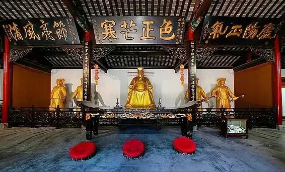 包公园！步行街！
二十多年前，我还是个没见过城市的农村娃。邻居闯荡合肥发了财，带