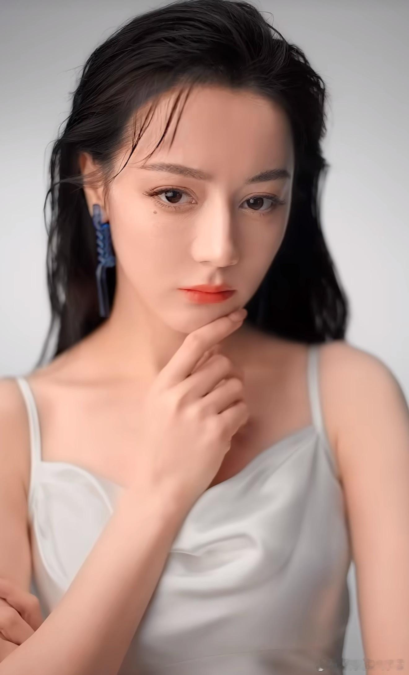 迪丽热巴卷发背头迪丽热巴背头湿发迪丽热巴别太美了[yeah][yeah]迪丽热巴