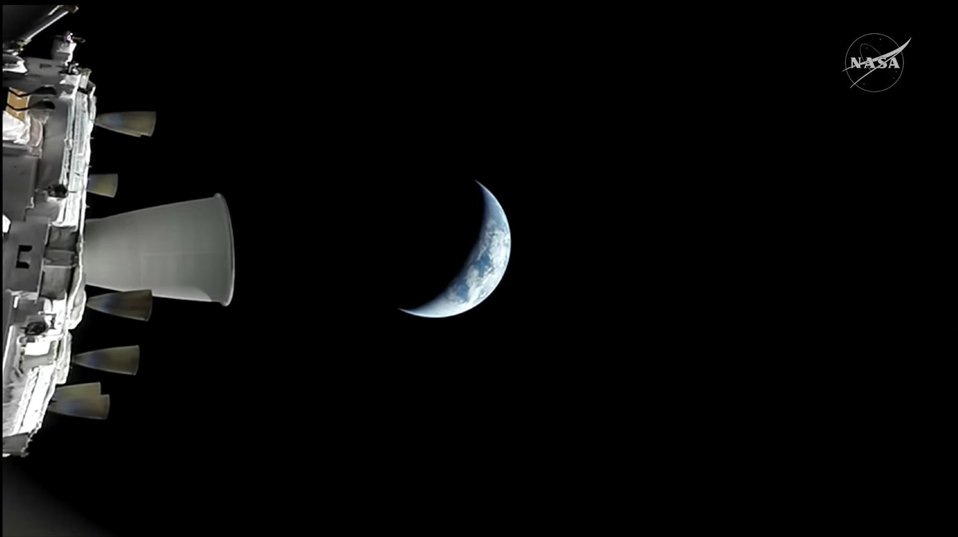 阿尔忒弥斯2号 猎户座飞船监视相机拍摄的地球 