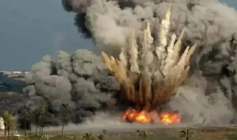 二战时候美国轰炸东京，投了上万颗炸弹炸掉147架飞机，可日本工厂照旧造武器。那些