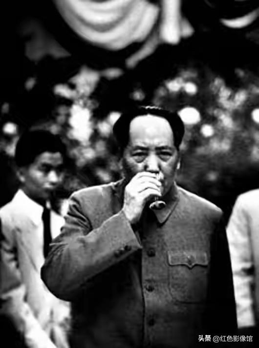 毛主席，周总理与酒