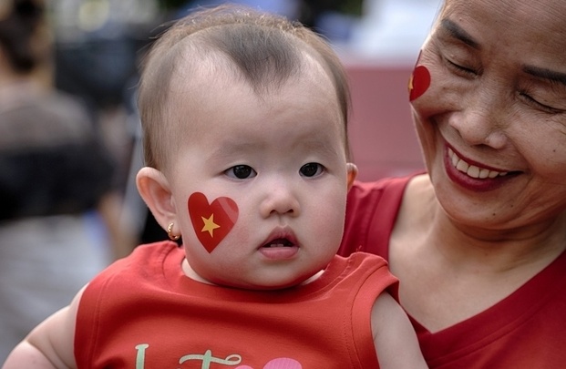 【#越南废除坚持了37年的生育政策#，取消生育限制】当地时间6月3日下午，越南国