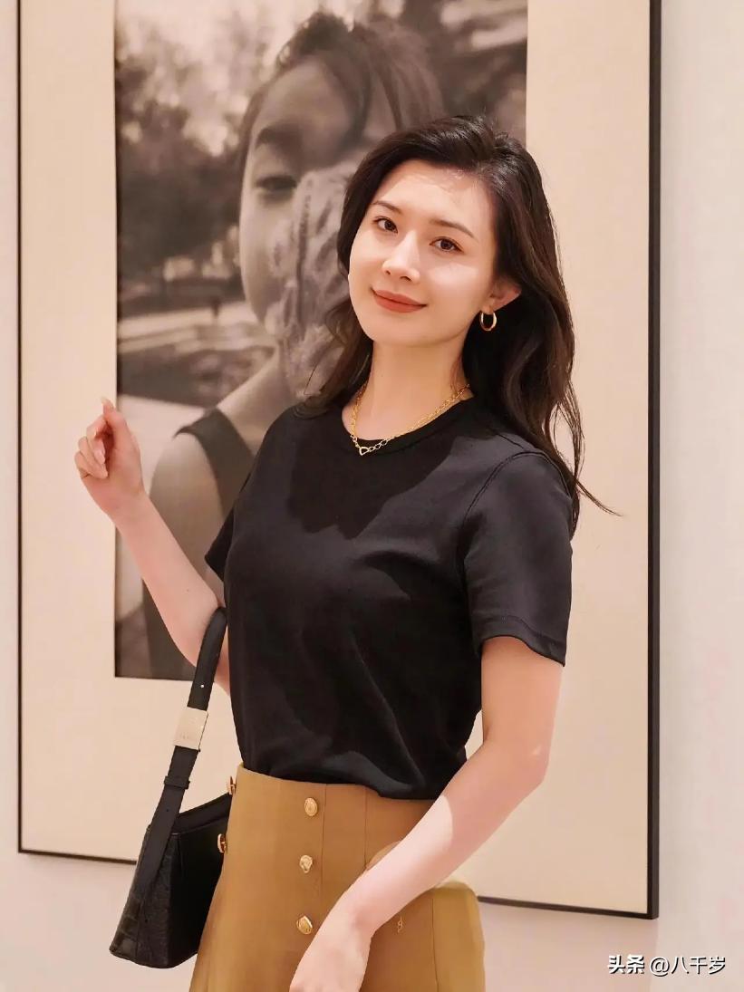 45岁的女儿哭着说要辞职，抱怨工作太累，常年都难得休息。平日里规定的双休日，成了