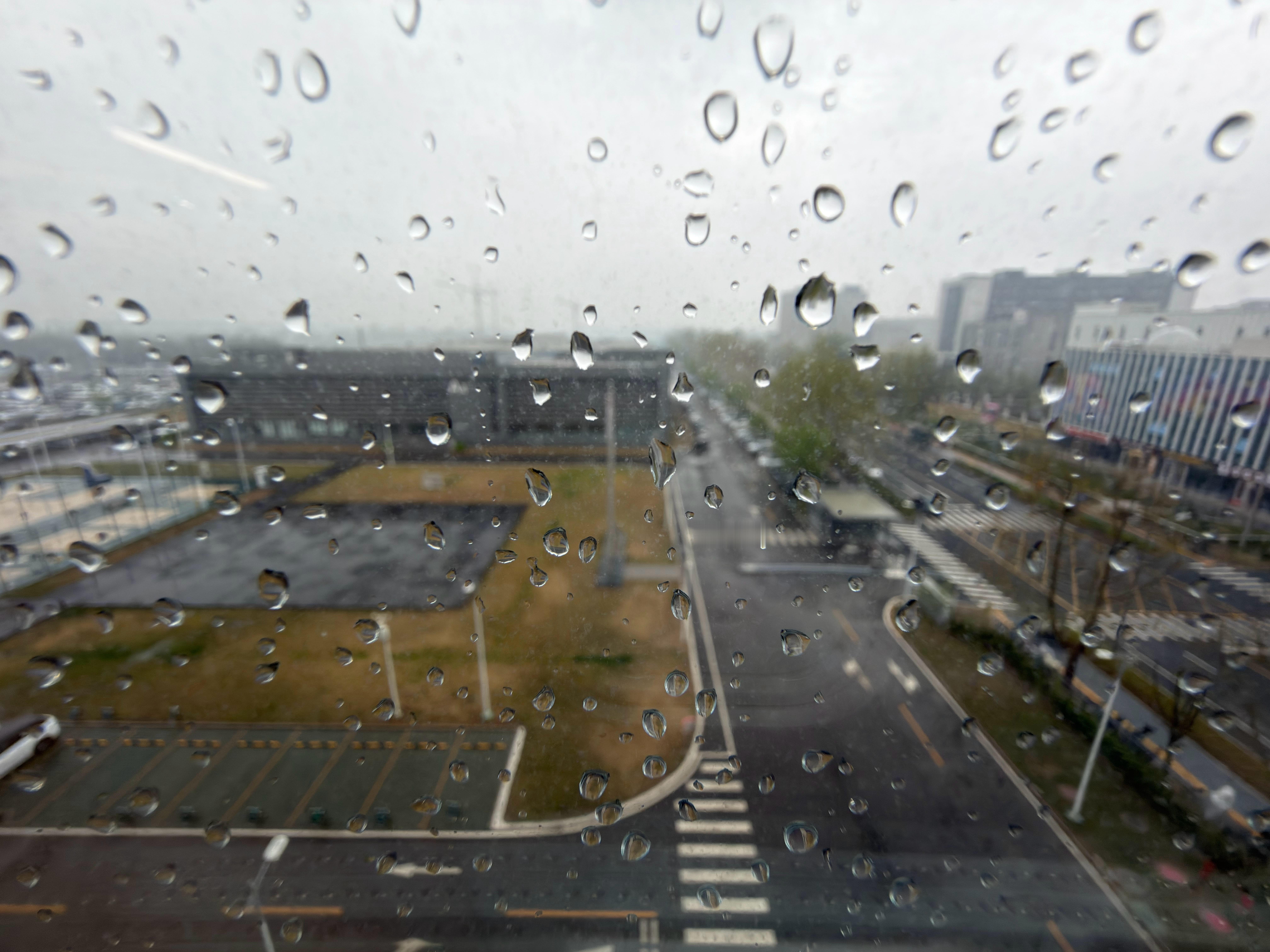 北京又下雨了，每次下雨都想家