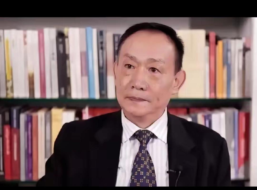 卢麒元说得太实在了！
海归回国不是错，
错的是忘了根！
 
卢麒元最近的发声，戳