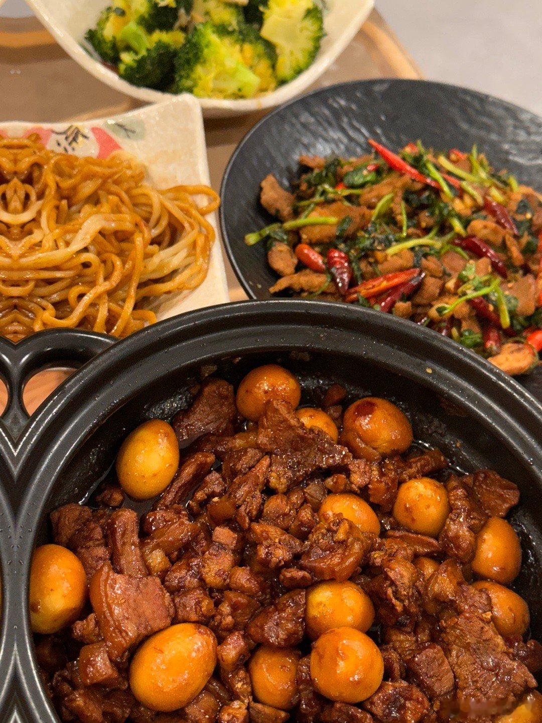 卤肉饭 地锅鸡 把想吃的全做了 爽 