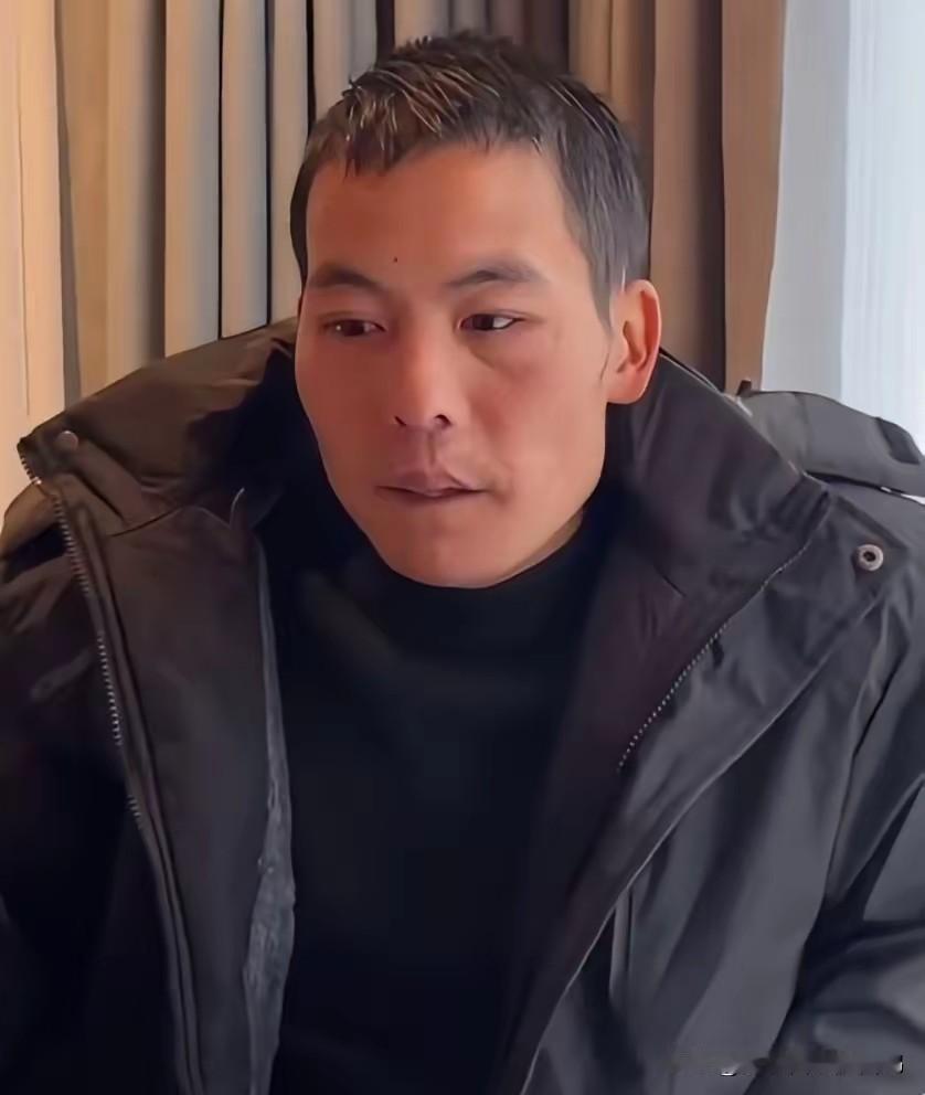 刀疤哥退赛的真正原因
并不是大家传言的腿受伤、眼睛受伤、食物中毒，而是因为肠胃不