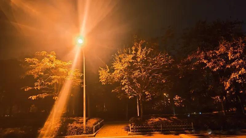 离婚后跟前妻前夫如何相处好呢无姑：能不打扰就互不打扰；有娃：只做养娃合伙人，不谈