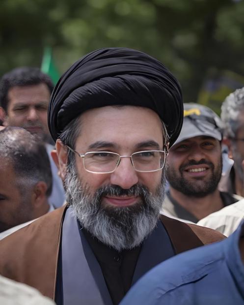 伊朗这步棋，真叫人觉得高深。他自家被炸了40多天，3000多人没了，商船沉了几十