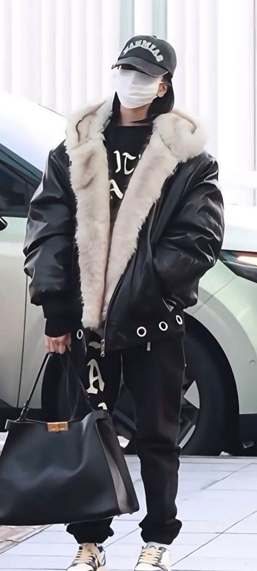 我对兔兔的喜欢已经到了穿这些衣服我都觉得挺可爱的 笑死我了 