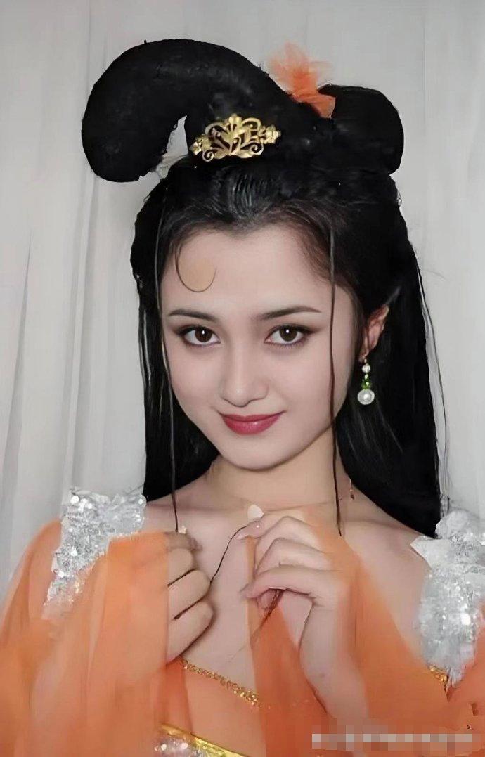 小时候看《西游记》只看猴子了，没想到白面狐狸这么好看 ​ ​​​