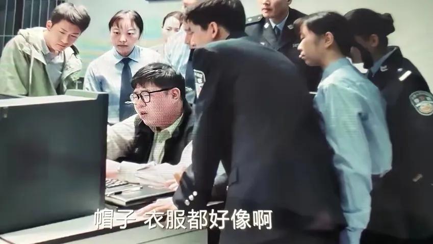 经过多个日日夜夜的奋战，滴完多瓶眼药水，干警邓光荣终于发现了犯罪嫌疑人的频繁出入