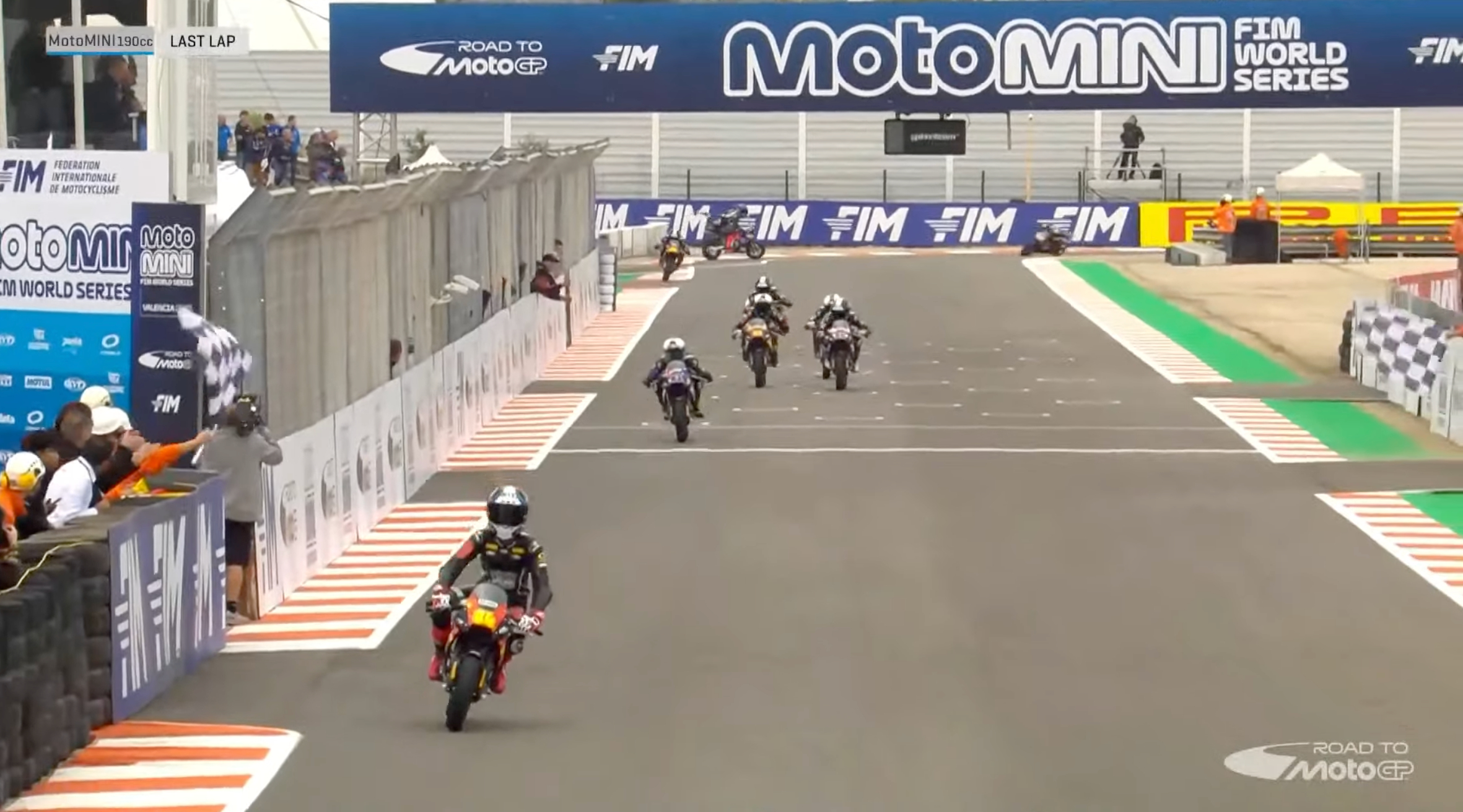 🇨🇳中国车手孙圣博拿下MotoMini总决赛190cc第一回合冠军！接下来还