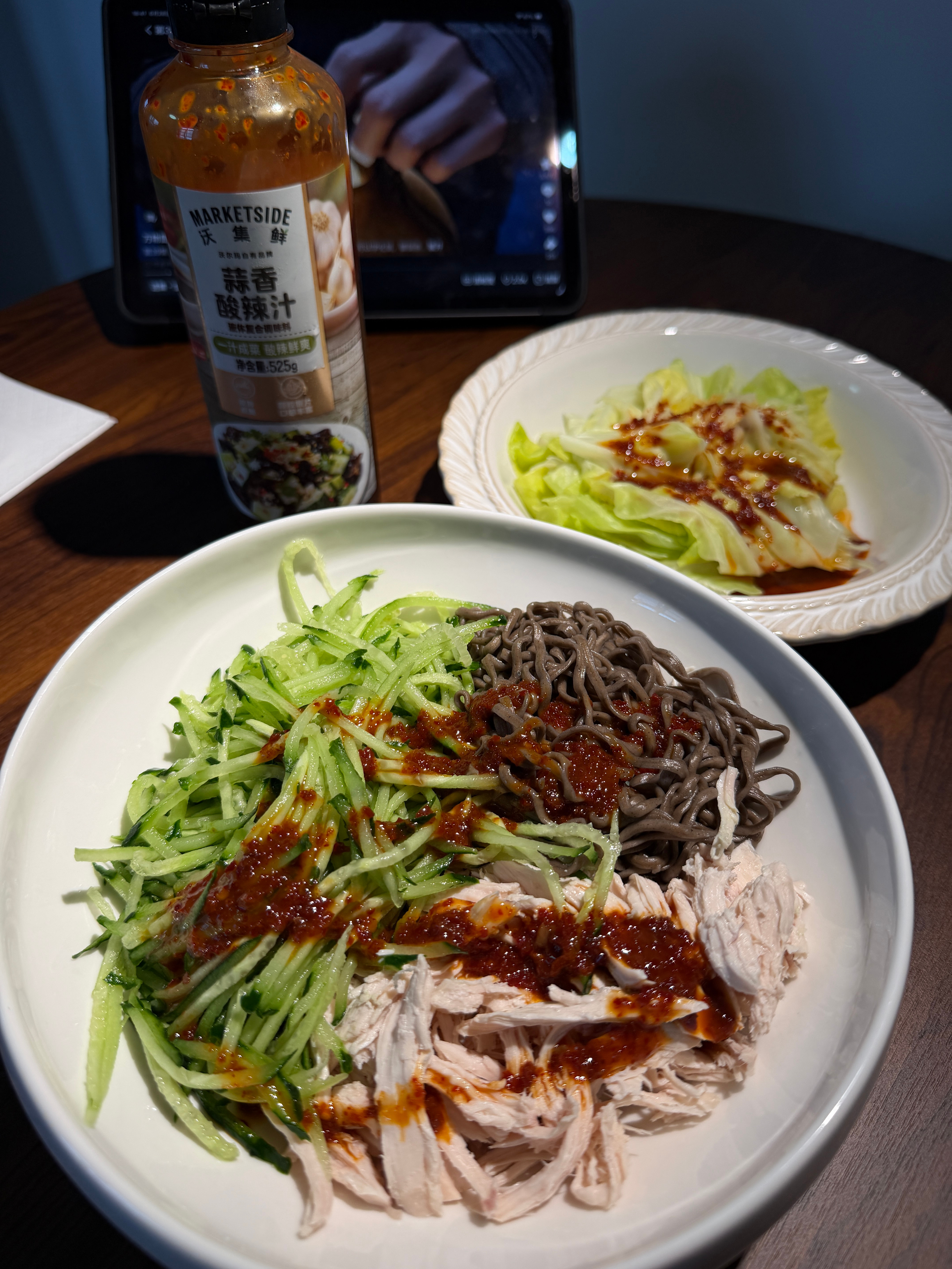 第一顿饭，啊啊啊，这个酱好辣