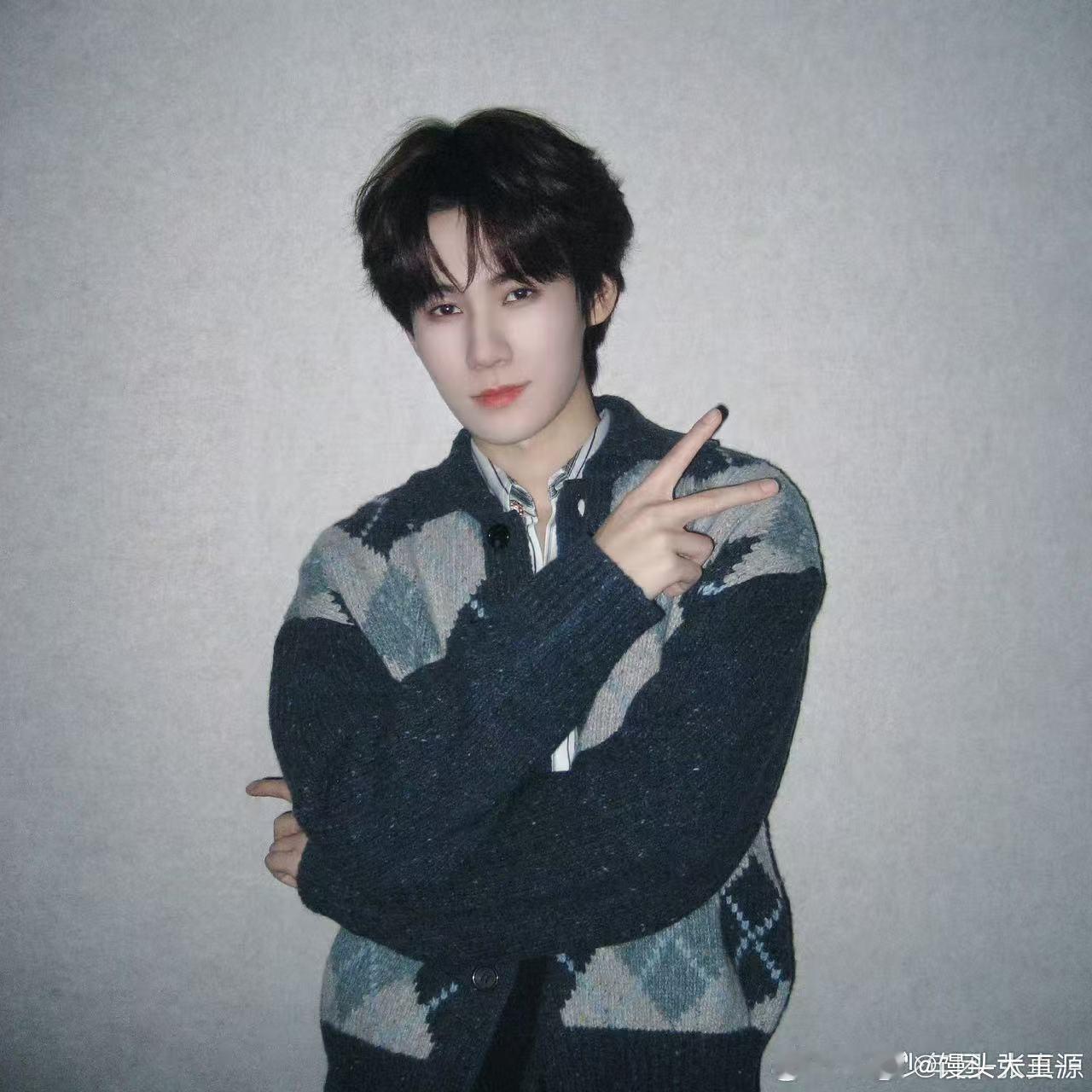 张真源cha了柠檬叉 这一口柠檬叉，甜蜜到飞起，真源真的好有魔力[流鼻血][喜悦